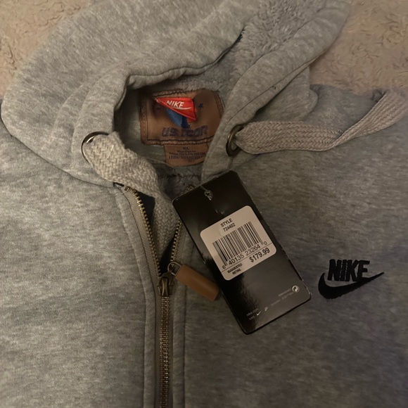 Nike Men's Gray Hoodie Jacket - Picture 2 of 3